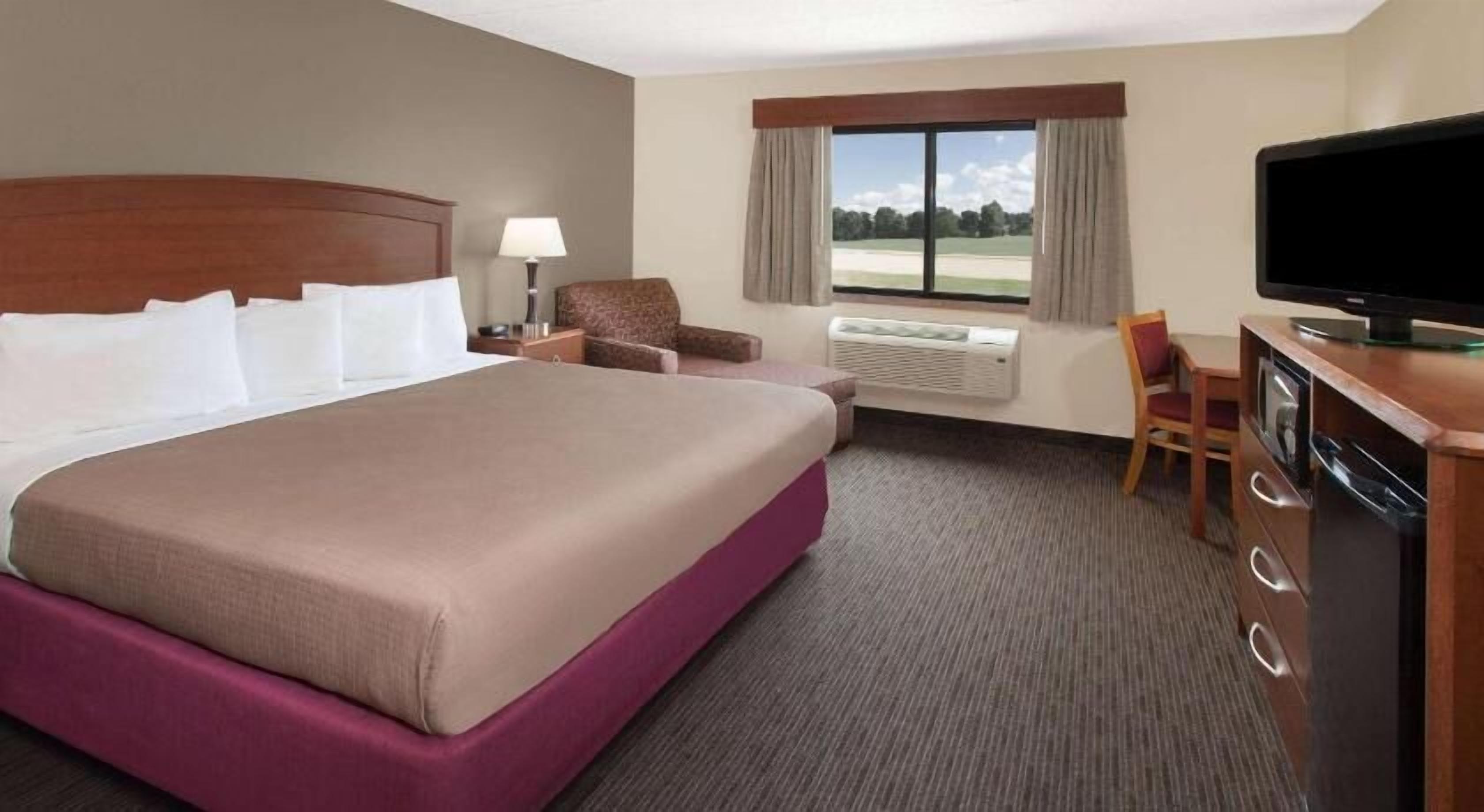 1 bedroom, individually decorated, individually furnished, desk