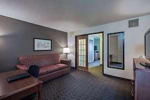 Studio Suite, 1 King Bed, Non Smoking | 1 bedroom, desk, blackout curtains, iron/ironing board