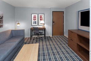 Superior Suite, 1 King Bed, Non Smoking (One-Bedroom) | Desk, iron/ironing board, free cribs/infant beds, free WiFi