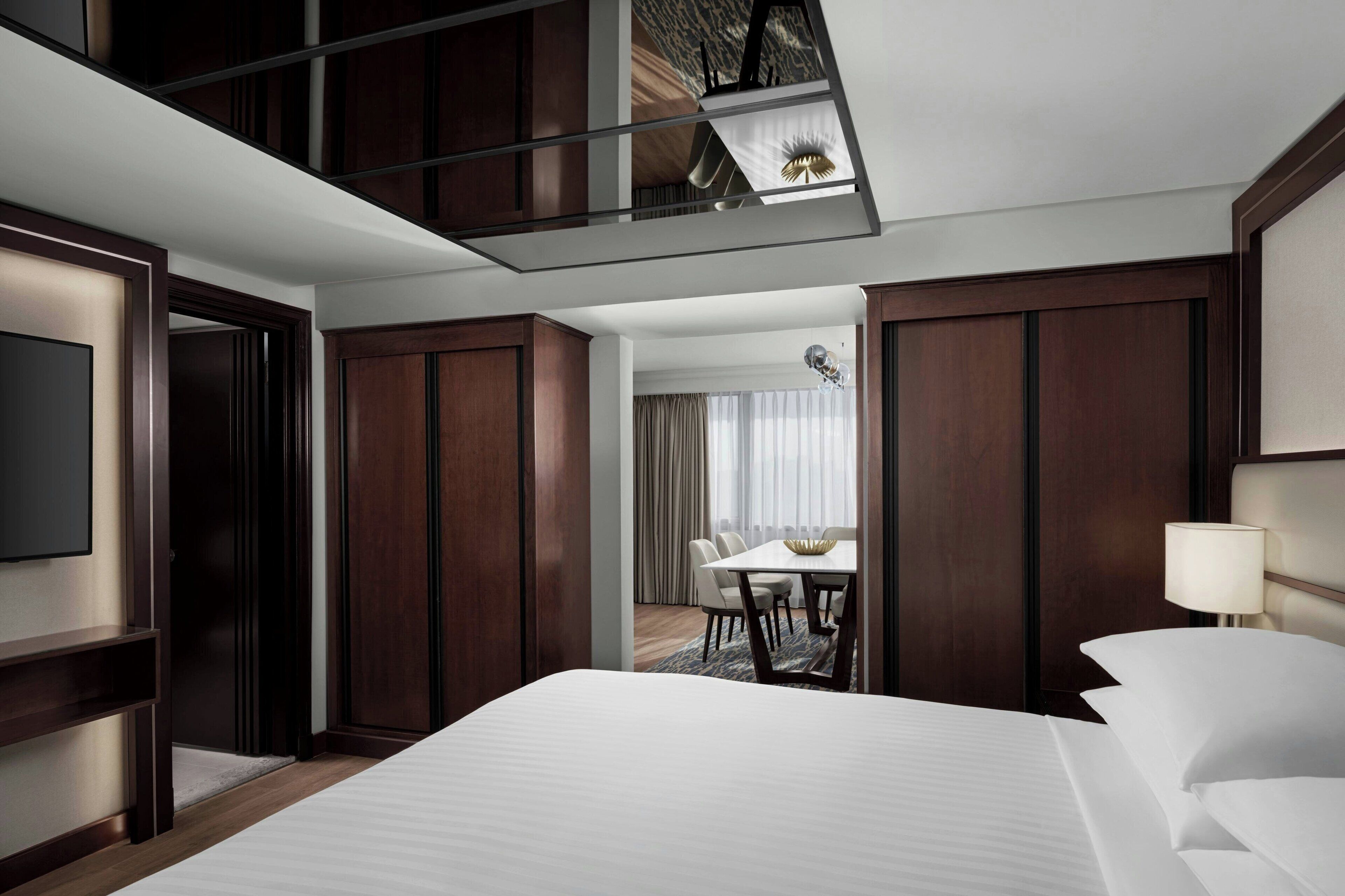 Executive Suite, 1 Bedroom | Premium bedding, minibar, in-room safe, desk