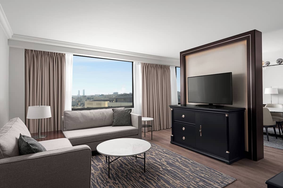 executive suite, 1 bedroom, non smoking | living area | lcd tv