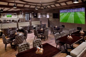 5 restaurants, breakfast, lunch, dinner served; American cuisine  - Amman Marriott Hotel (Amman)