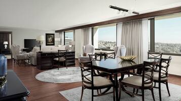 Royal Suite, 1 Bedroom | Living room