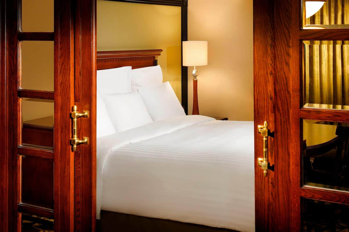 Premium bedding, minibar, in-room safe, desk