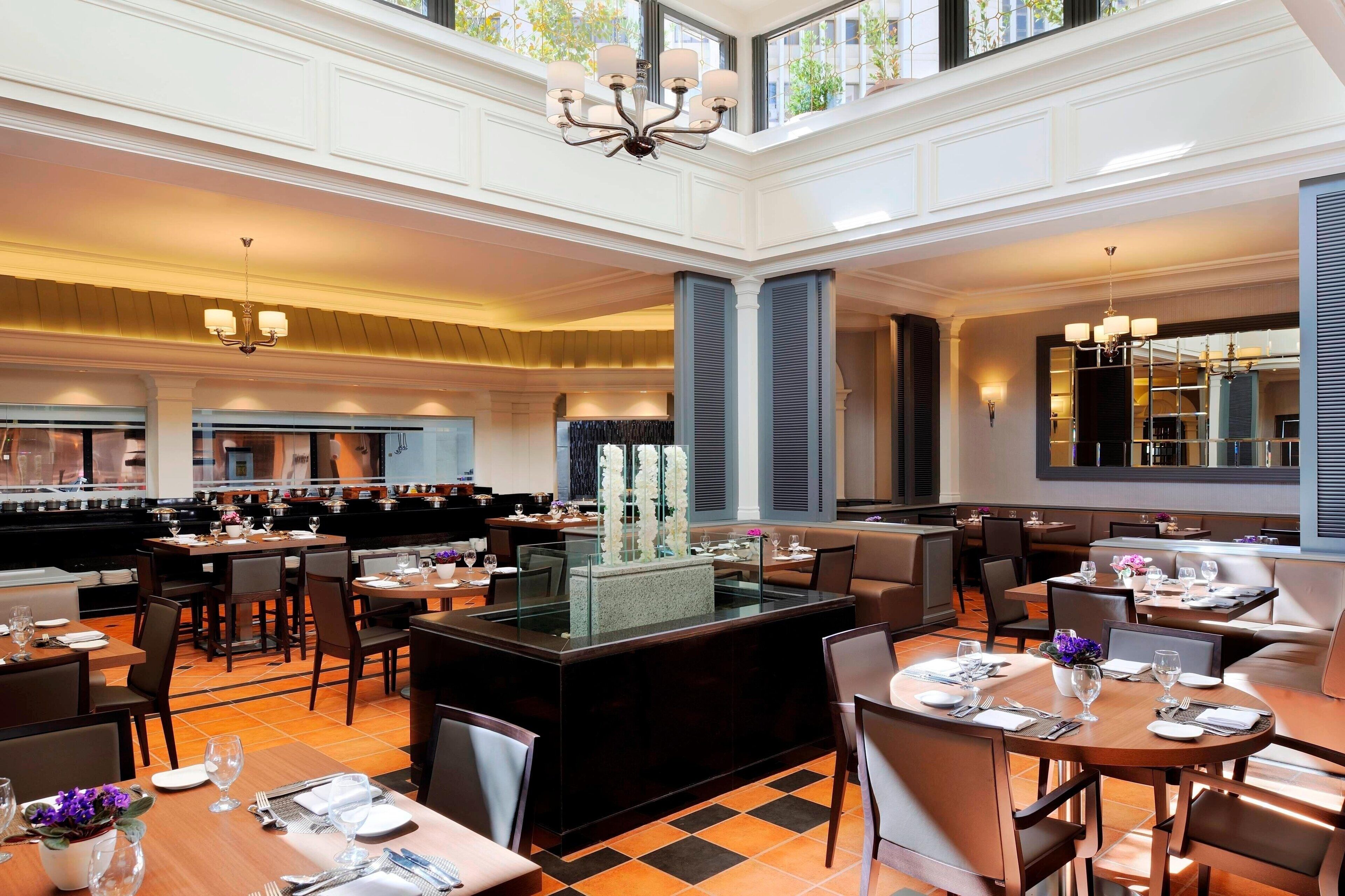 5 间餐厅，供应早餐、午餐和晚餐，美洲菜