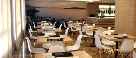 Kontinental frukost varje dag (EUR 6.50 per person)