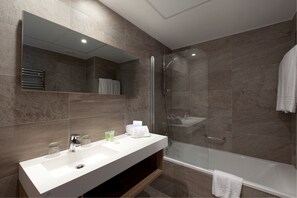 Free toiletries, hair dryer, towels - Hotel Gelmírez (Santiago de Compostela)