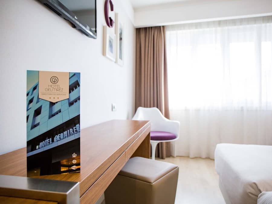 Quarto casal ou duplo | Frigobar, cofres nos quartos, escrivaninha, quartos à prova de som