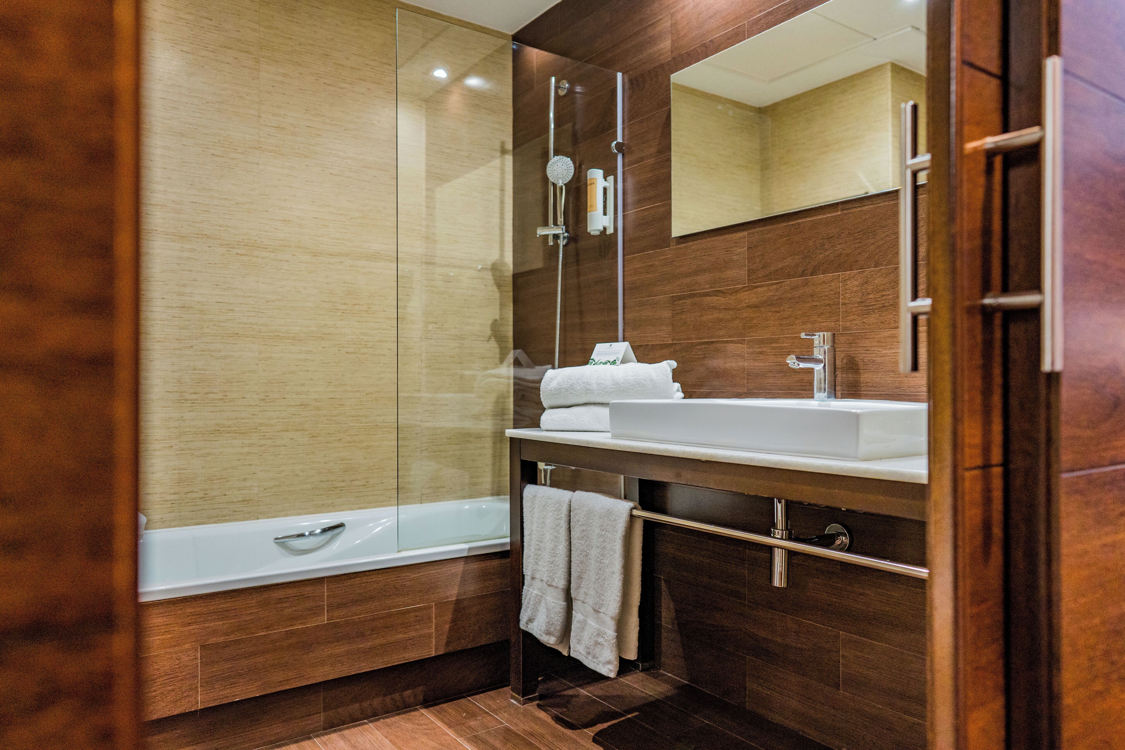 double room (2 adults + 1 child) | bathroom | designer toiletries, hair dryer, bidet