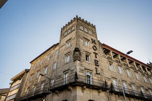 A historic building with a prominent tower and multiple balconies. - Compostela Hotel (Santiago de Compostela)