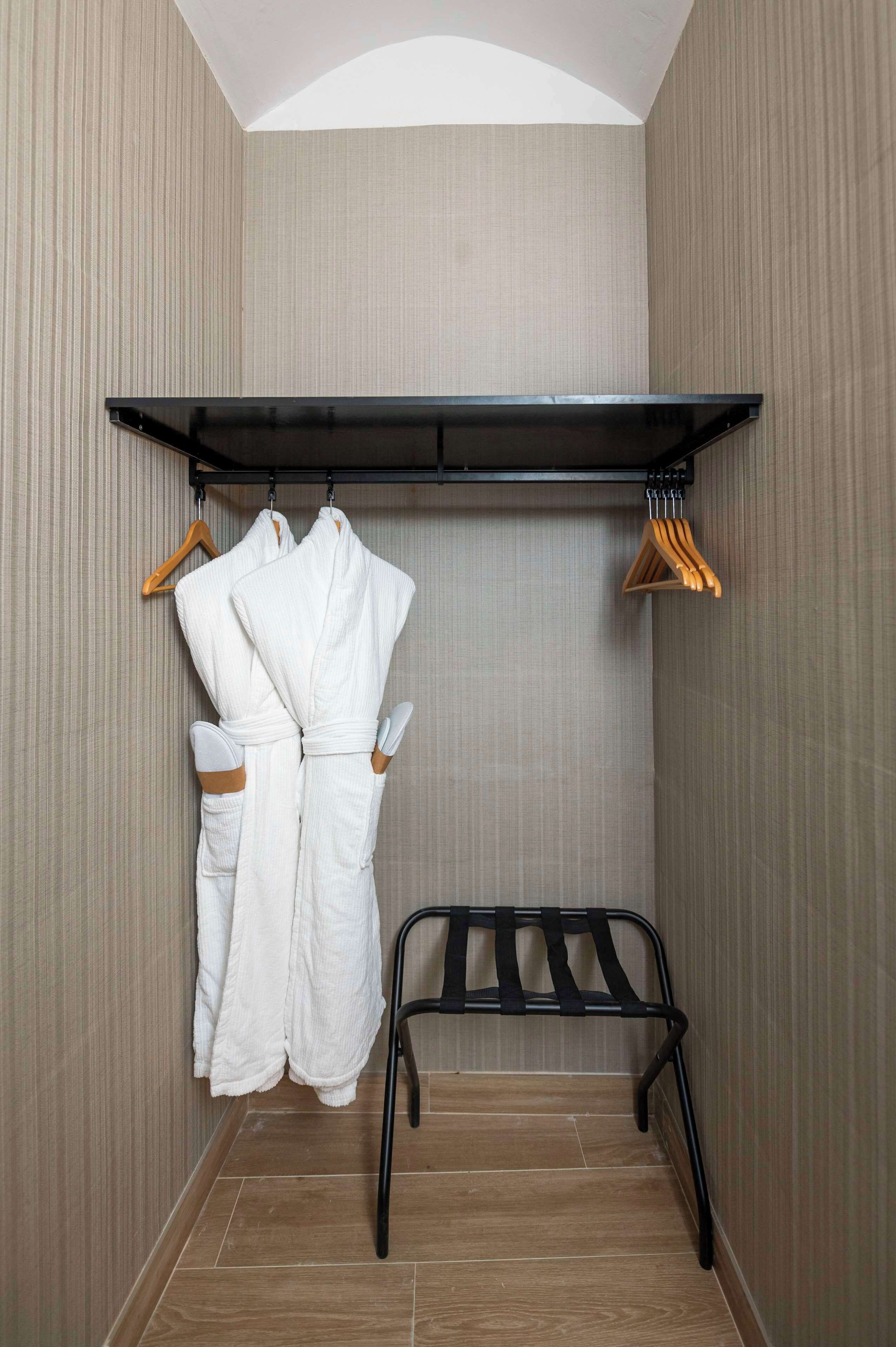 family quadruple room | bathroom | shower, free toiletries, hair dryer, towels