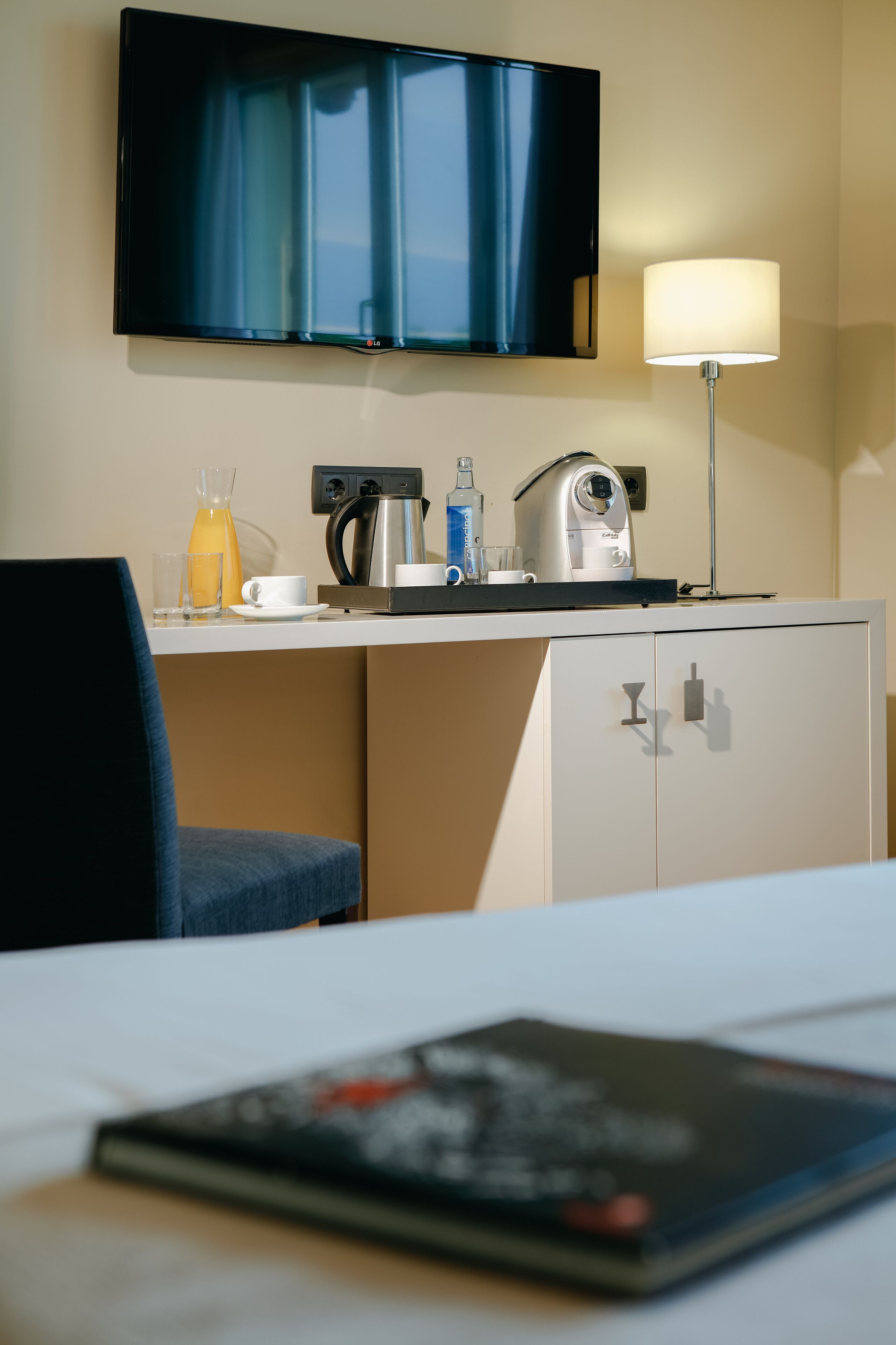 triple room | minibar, in-room safe, desk, blackout curtains