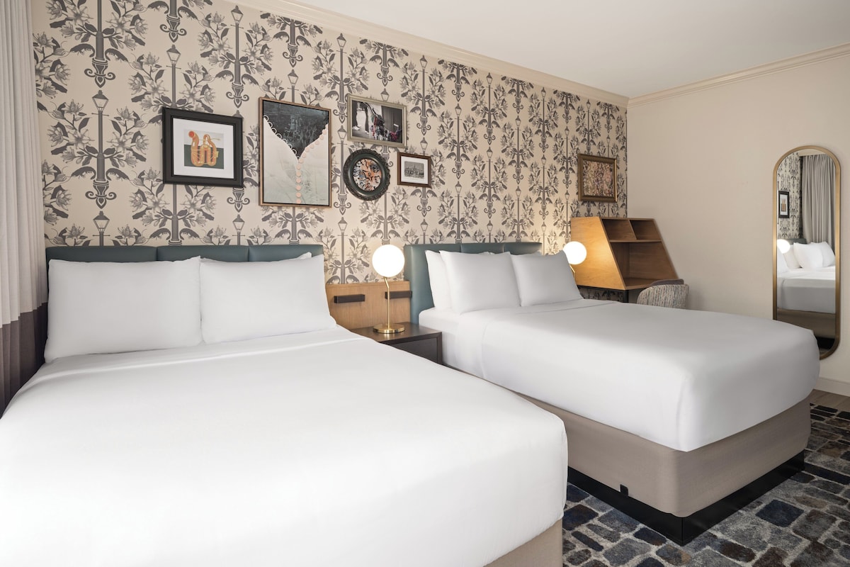 Standard Room, 2 Double Beds, Accessible, Non Smoking (Communications)