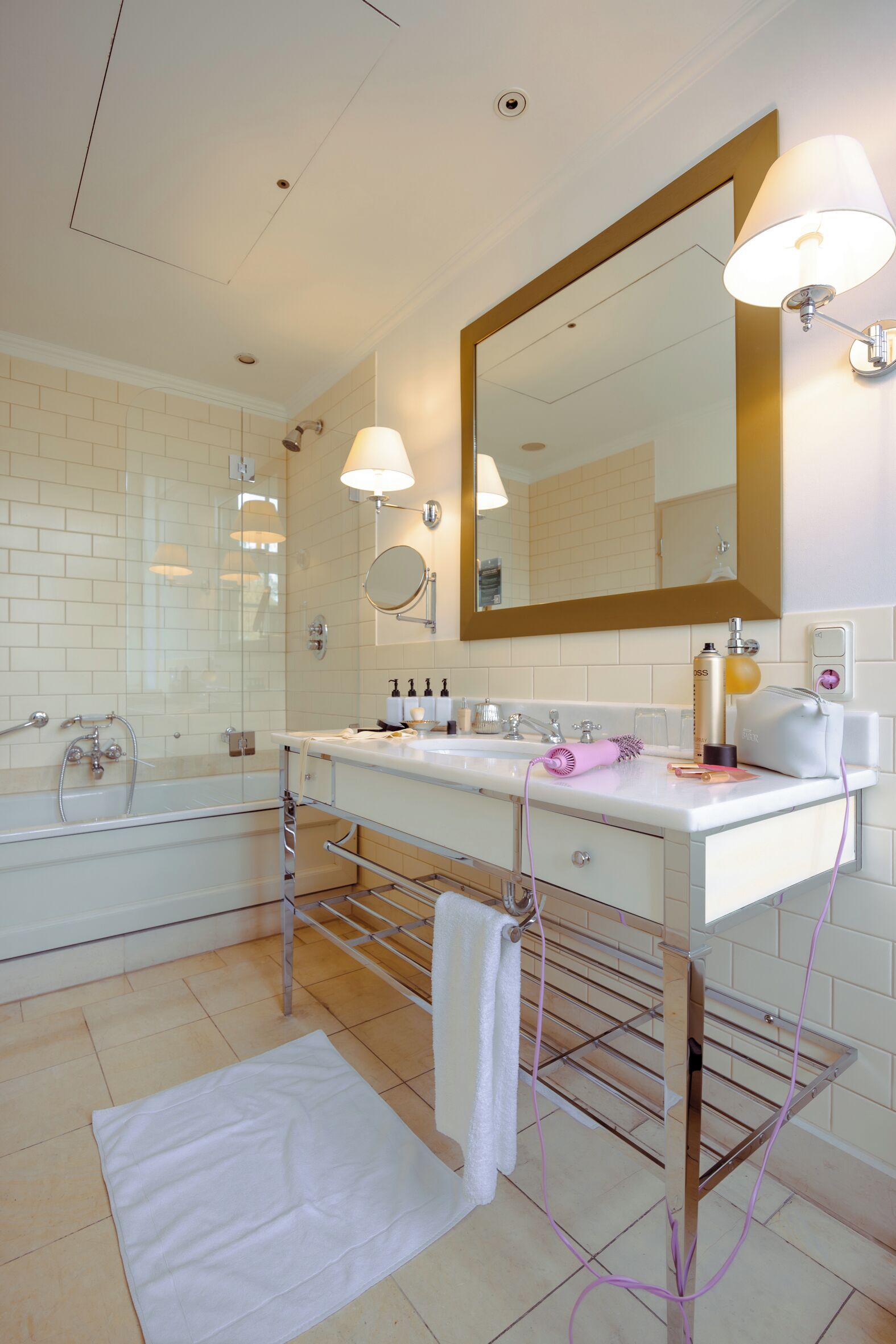 classic suite | bathroom | combined shower/bathtub, hair dryer, towels, soap
