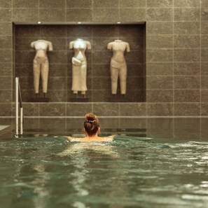 Una piscina techada