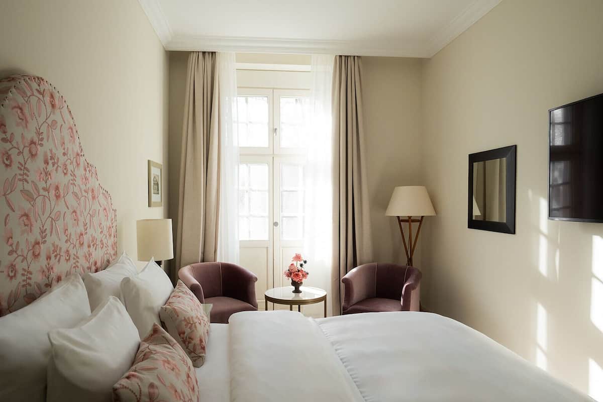 Hypo-allergenic bedding, minibar, in-room safe, desk