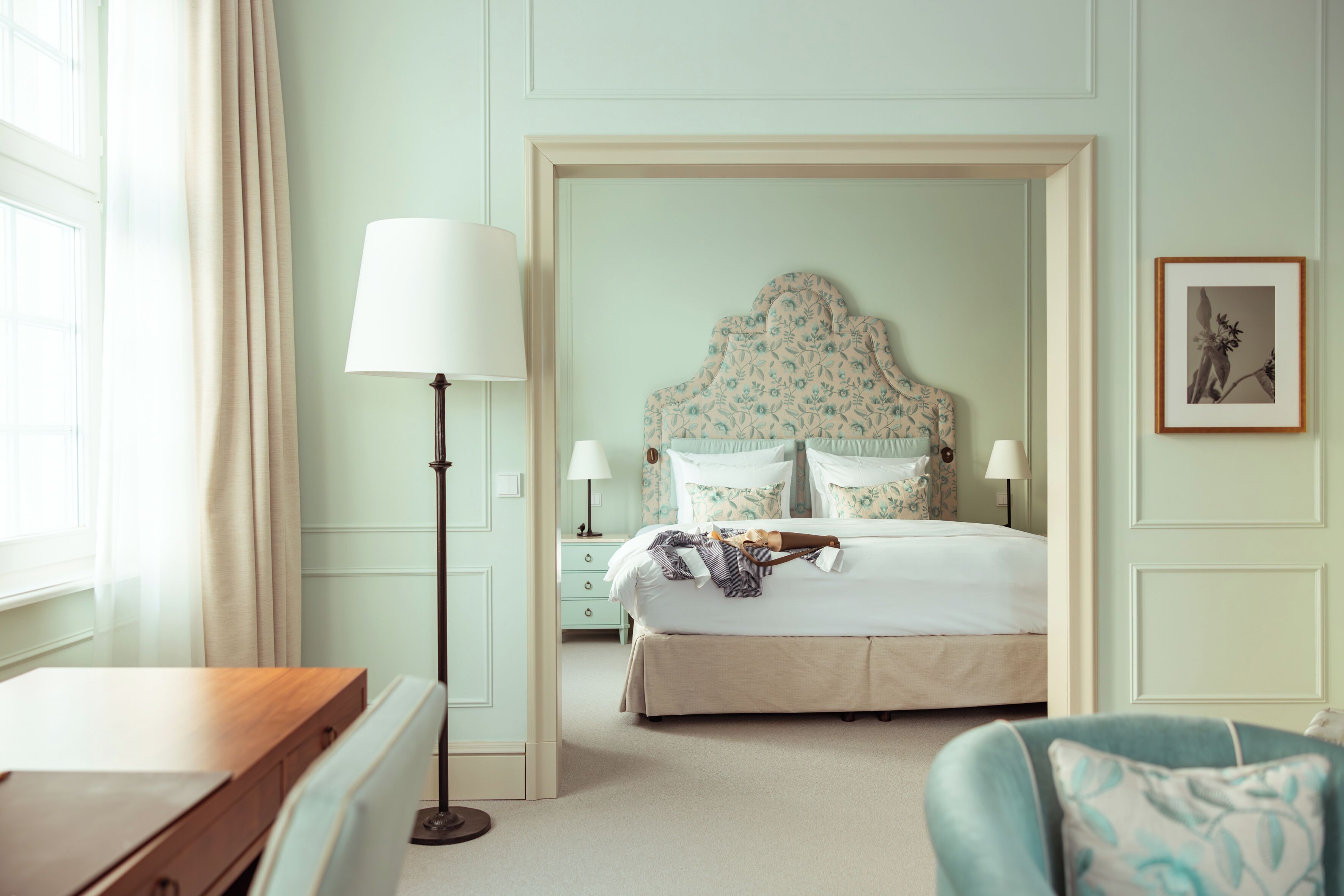 Hypo-allergenic bedding, minibar, in-room safe, desk