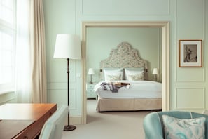 Senior Suite | Hypo-allergenic bedding, minibar, in-room safe, desk