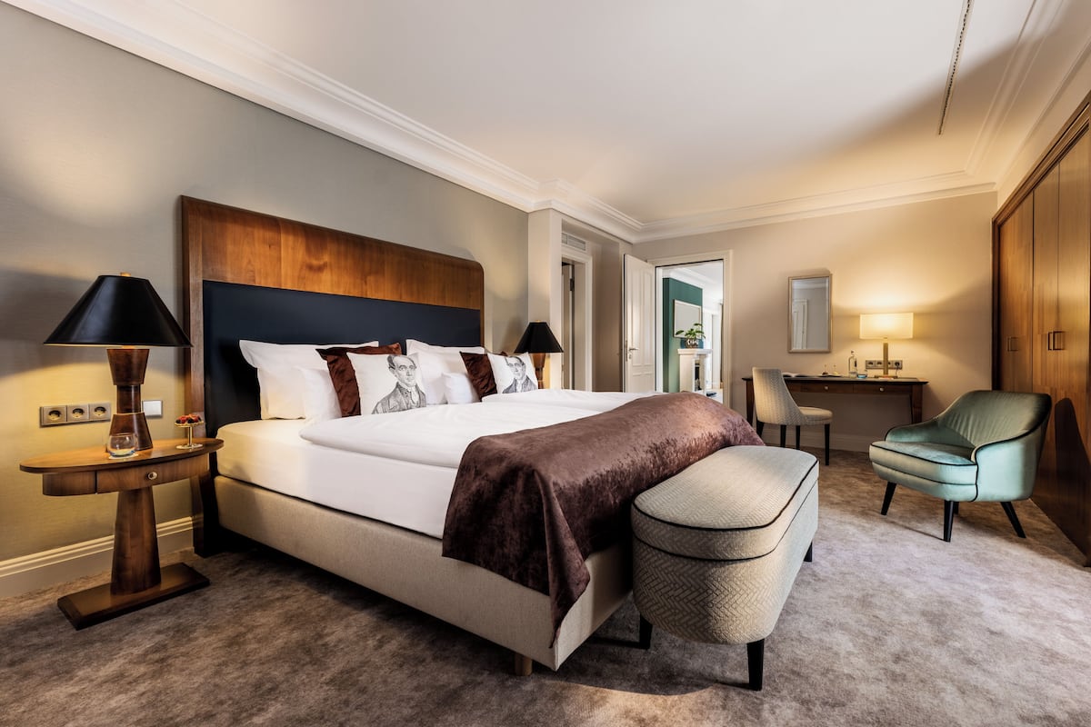 Hommage Deluxe Suite | Hypo-allergenic bedding, minibar, in-room safe, desk