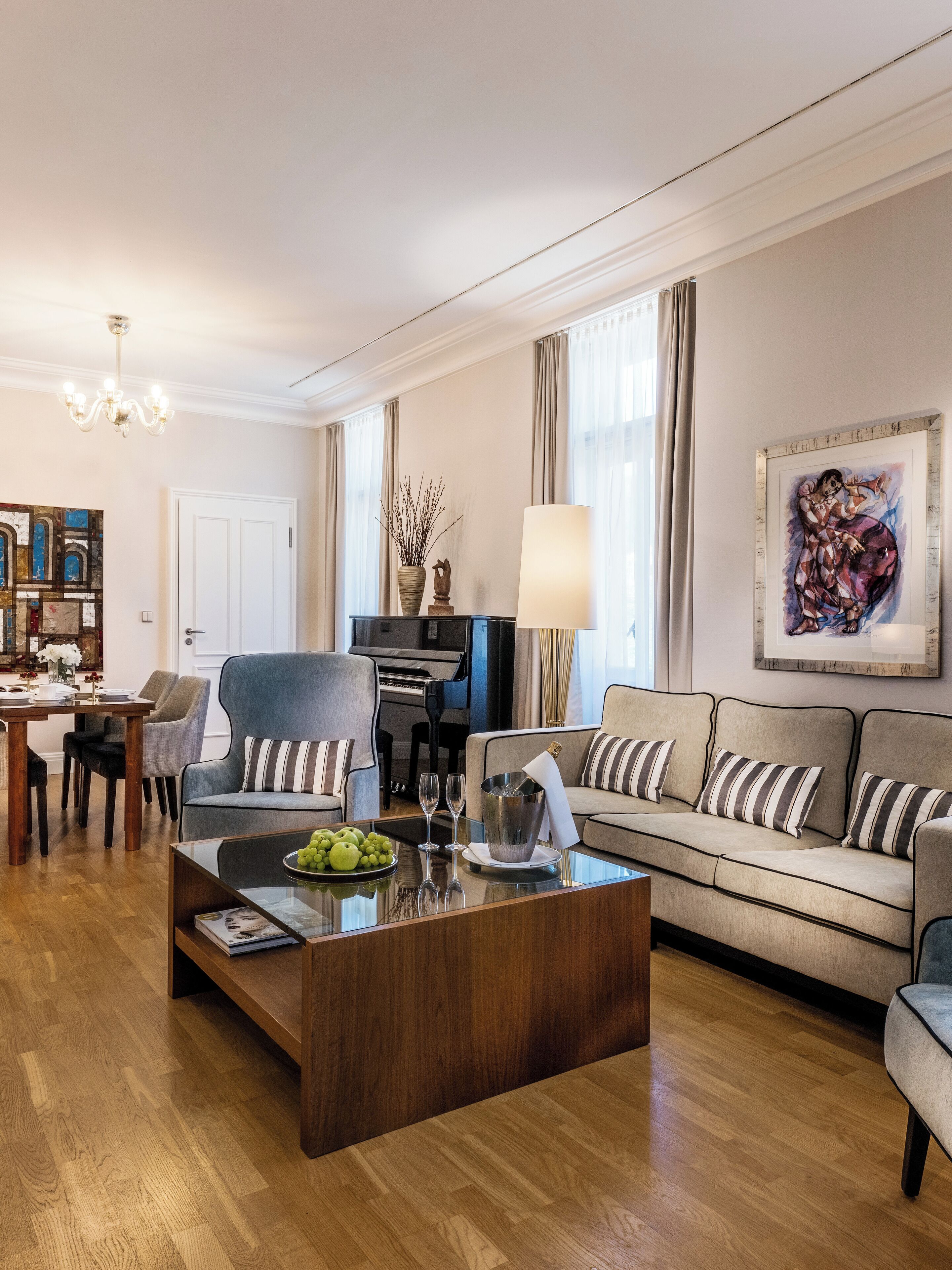 Hommage Superior Suite | Living area | Flat-screen TV