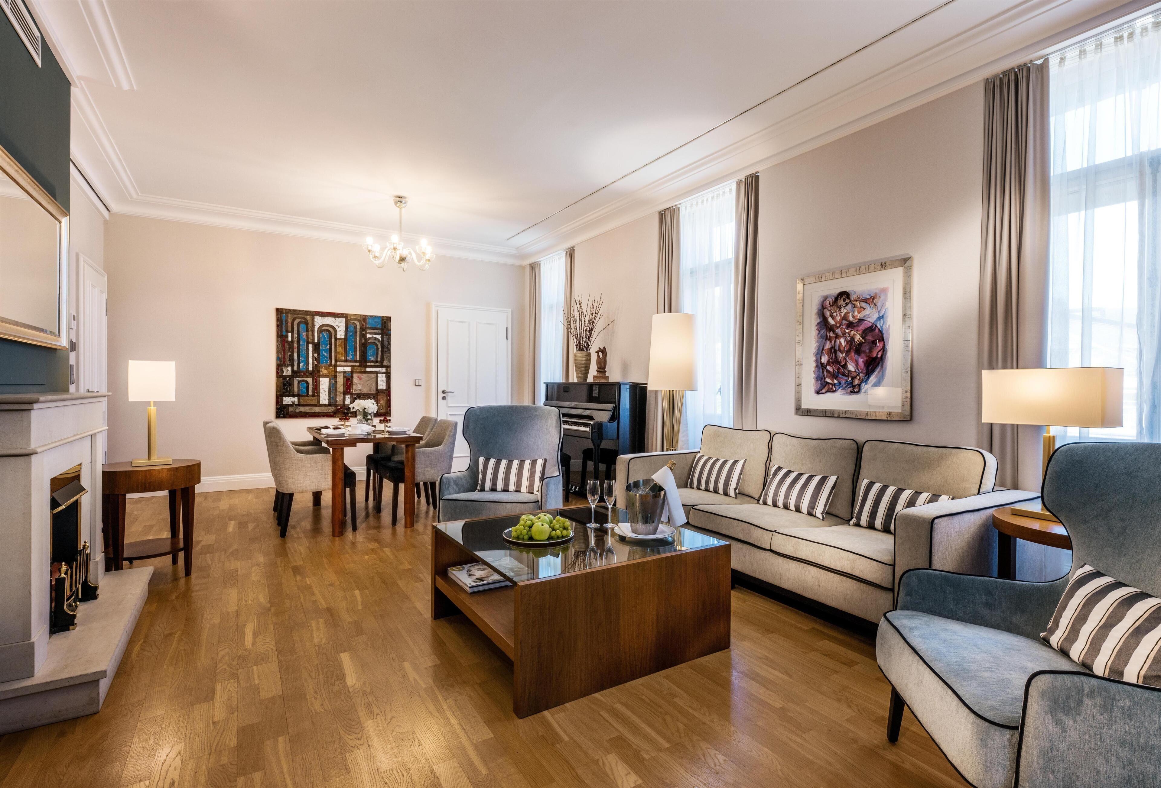 Hommage Superior Suite | บริเวณนั่งเล่น | ทีวีจอแบน