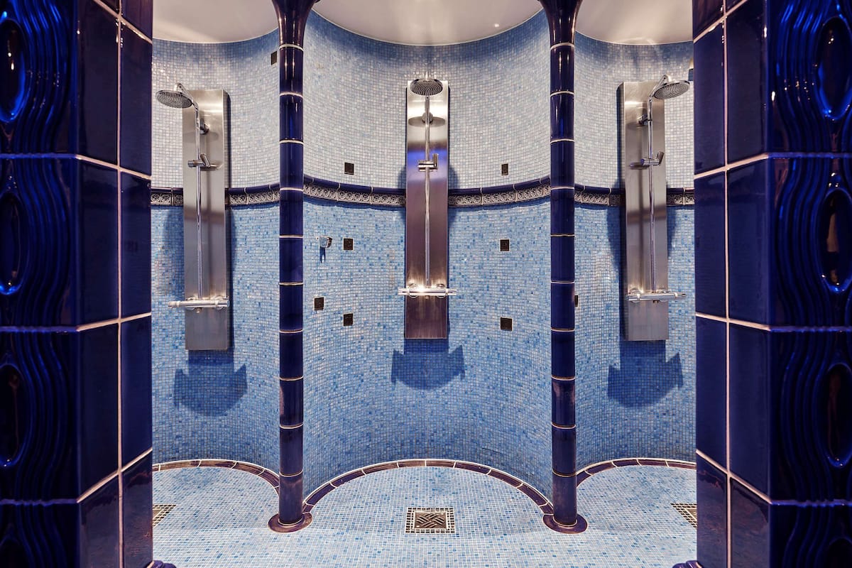 sauna, hot tub, body treatments, aromatherapy, body scrubs, facials