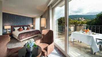 Deluxe-Doppelzimmer, Parkblick | Allergikerbettwaren, Minibar, Zimmersafe, Schreibtisch