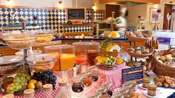 Colazione a buffet, servita tutte le mattine (14.5 EUR a persona)