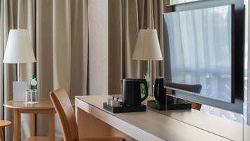 Hypo-allergenic bedding, minibar, in-room safe, individually decorated