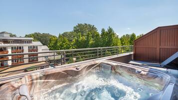 Junior Studio Suite, 1 Bedroom jacuzzi& infrasauna | Balcony view