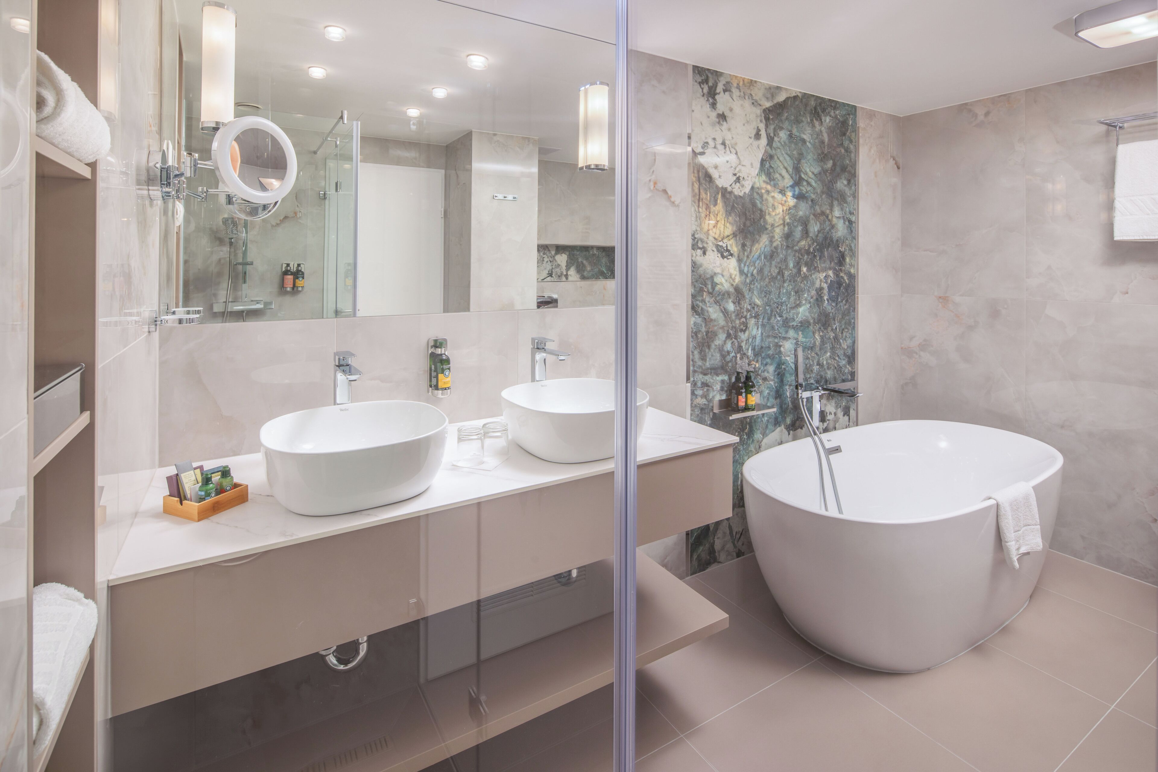 royal suite | bathroom | free toiletries, hair dryer, bathrobes, slippers