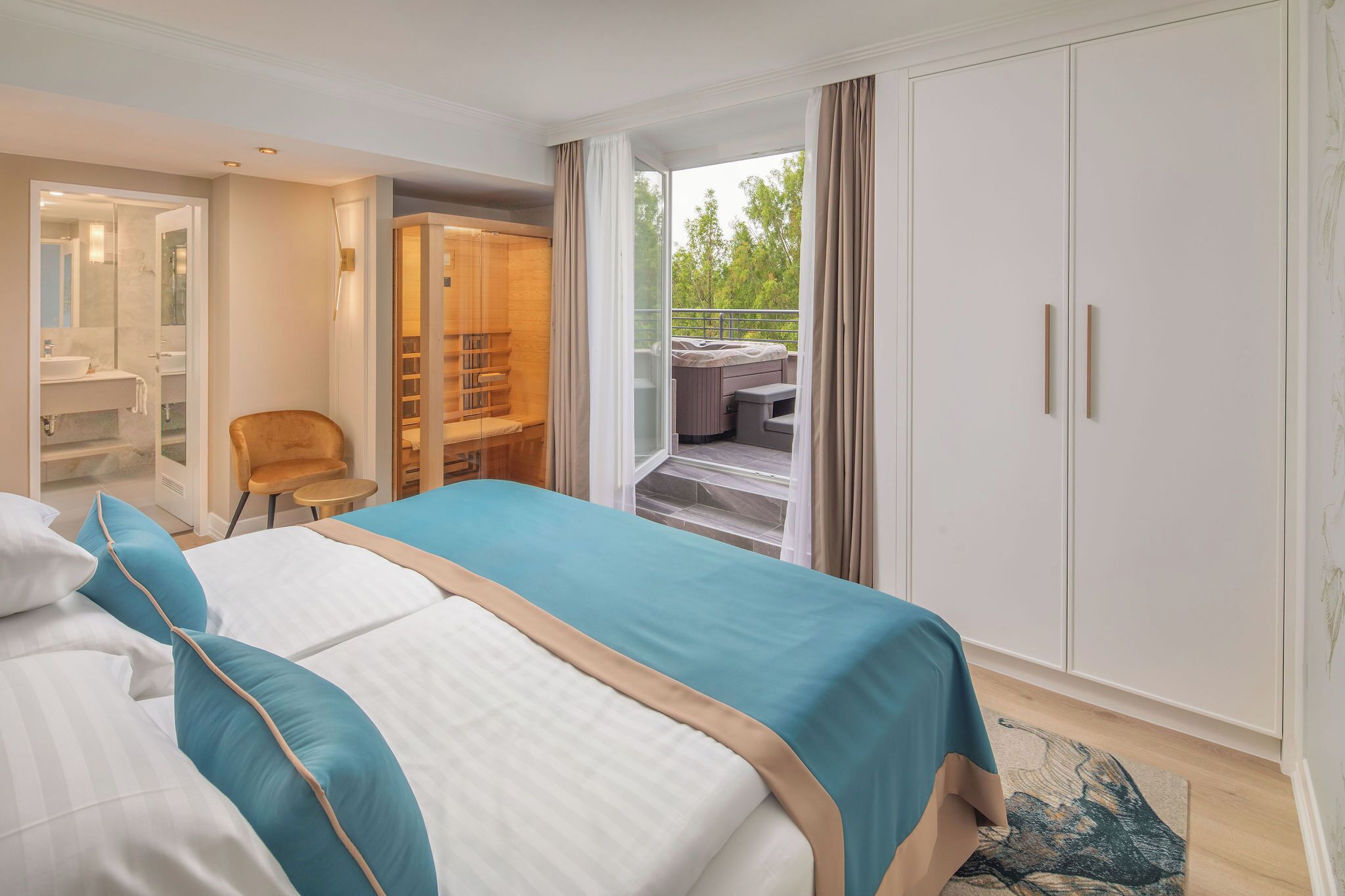 panoramic double room, 1 king bed, hot tub, garden view | hypo-allergenic bedding, minibar, in-room safe, individually decorated