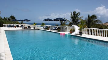 Outdoor pool, pool umbrellas, sun loungers