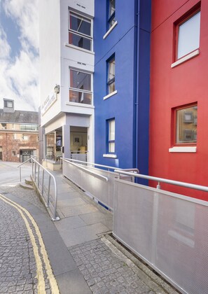 Property entrance - Holyrood Aparthotel (Edinburgh)