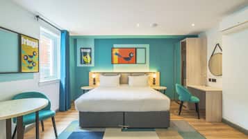 Studio, 1 dobbeltseng | Safe på rommet, skrivebord, strykejern/-brett og barnesenger (inkludert)