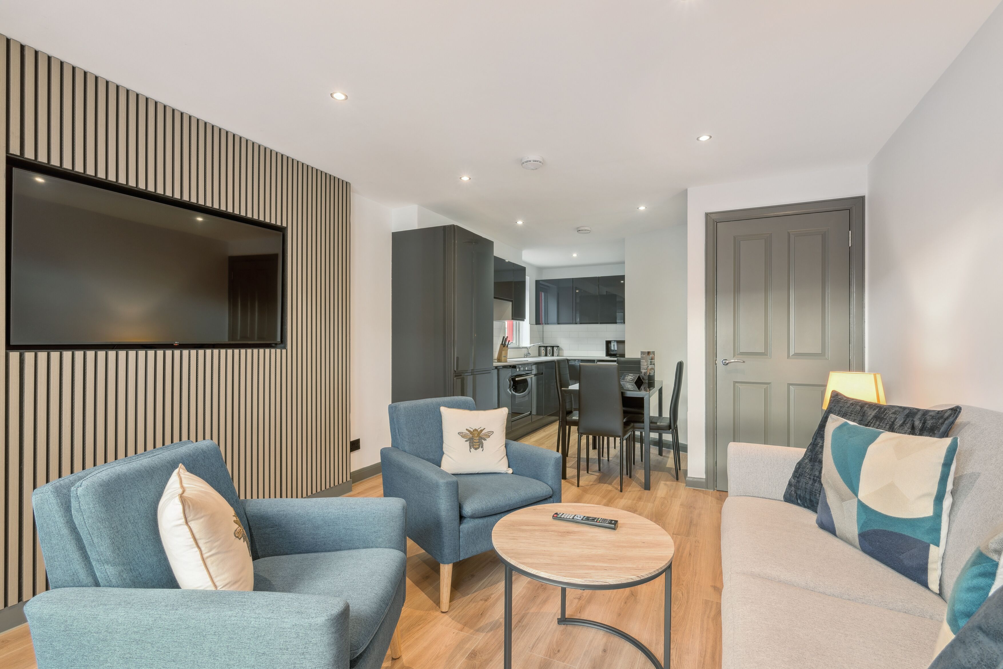 Căn hộ Tiêu chuẩn, 2 phòng ngủ (sleeps 5) | Khu phòng khách | TV LCD 32-inch có truyền hình kỹ thuật số, TV 