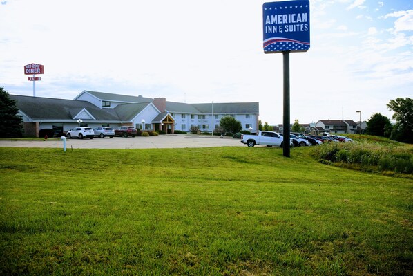 Exterior - American Inn and Suites (Peosta)