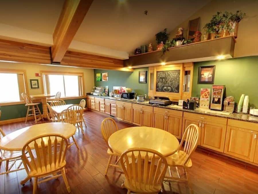 Free daily continental breakfast