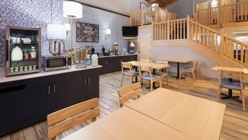 Free daily continental breakfast