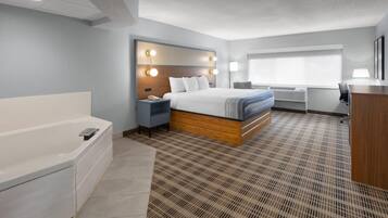 1 King Bed, Deluxe Room, Second Floor, Non-Smoking | Jetted tub