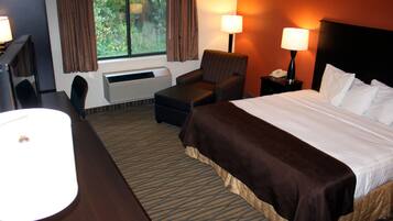 Deluxe Room, 1 King Bed, Non Smoking (First Floor) | Soundproofing, iron/ironing board, free cots/infant beds, rollaway beds