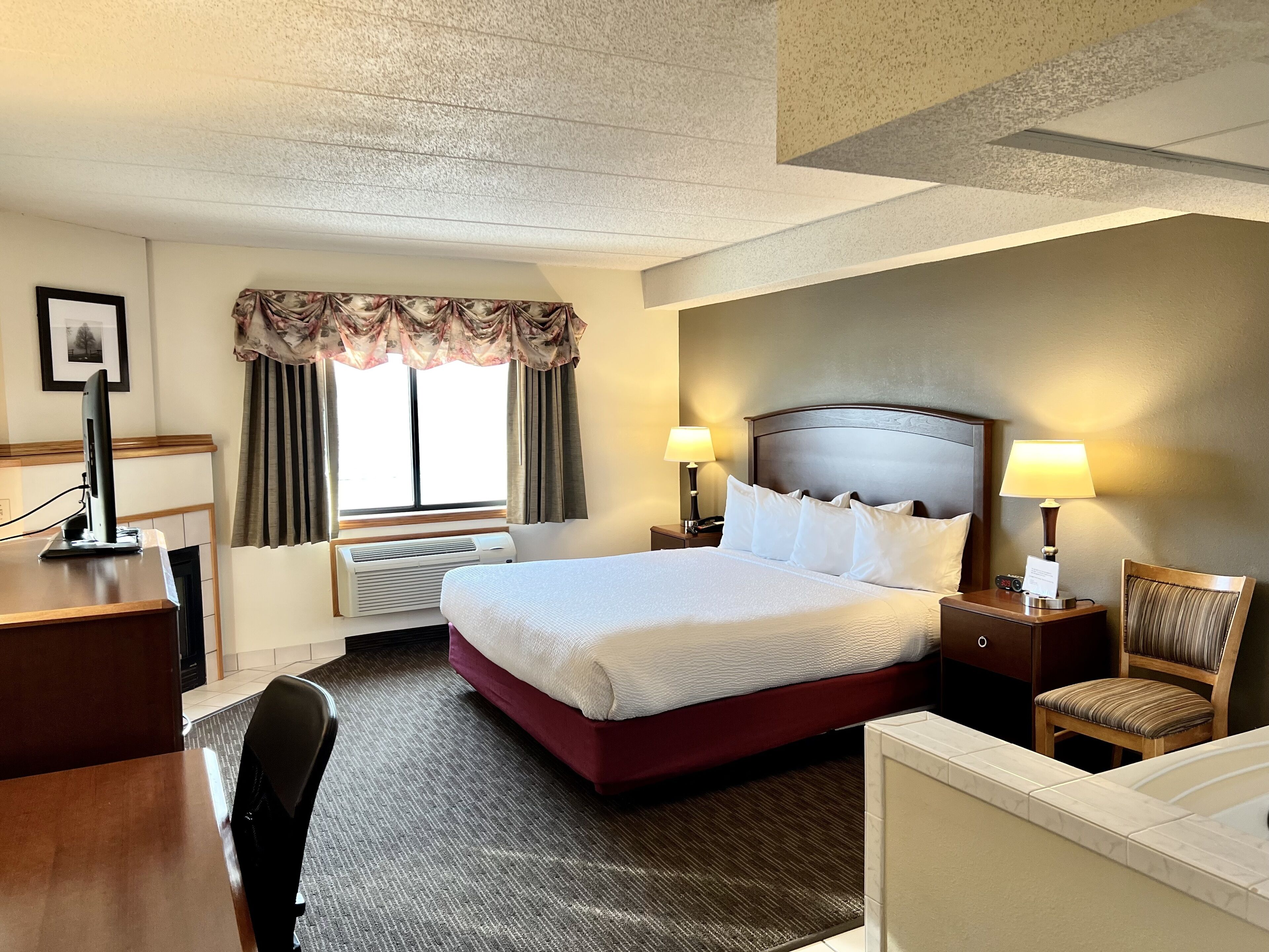 studio suite, 1 king bed, accessible, non smoking | desk, blackout curtains, soundproofing, iron/ironing board