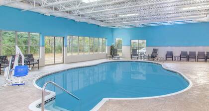 Hawthorn Extended Stay by Wyndham Bloomington