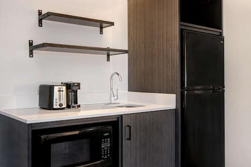 Fridge, microwave, coffee/tea maker, toaster