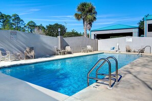 Outdoor pool - Studio 6 Pensacola, FL - West I-10 (Pensacola)