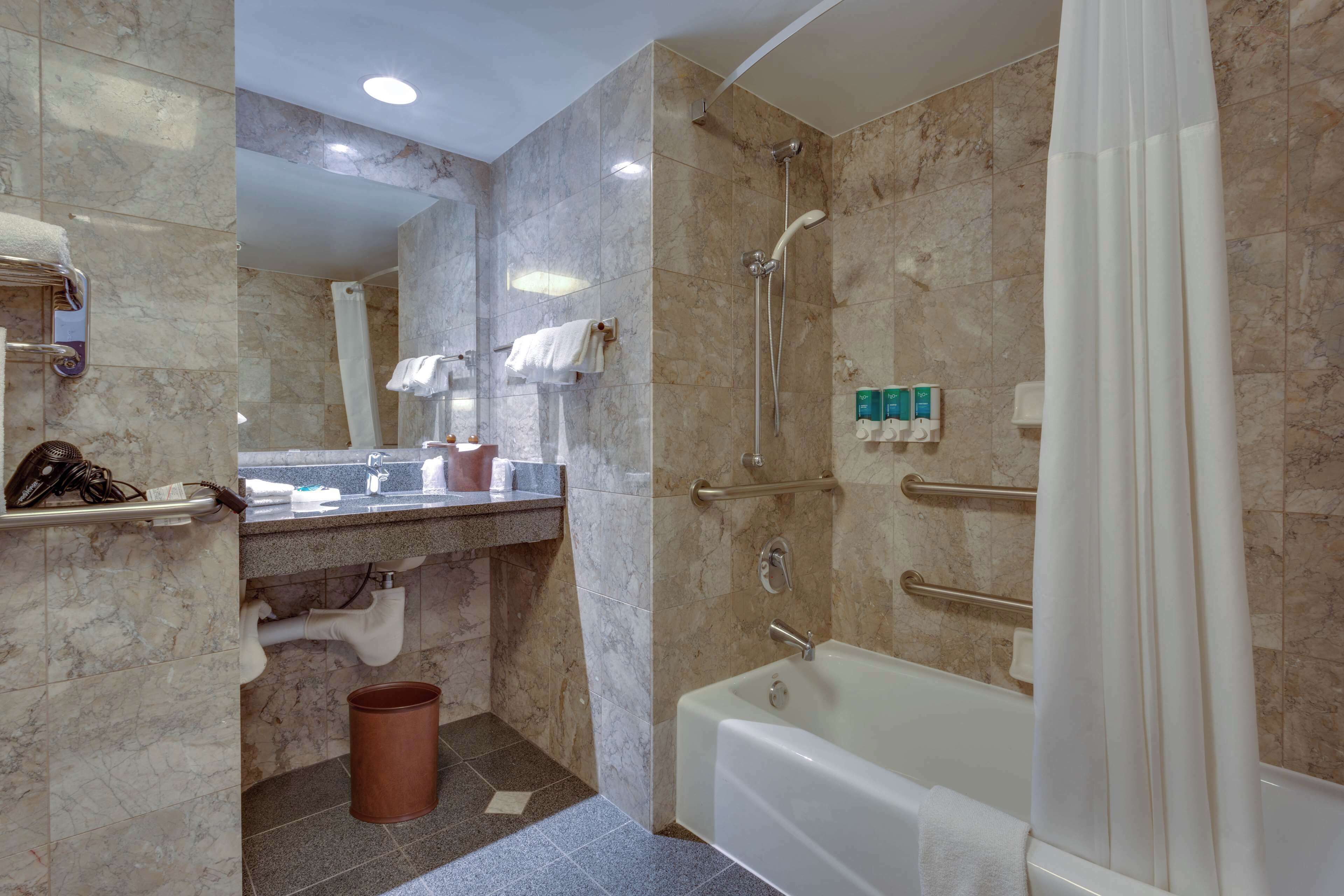 combined shower/bathtub, eco-friendly toiletries, hair dryer, towels