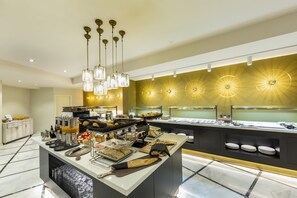 Daily buffet breakfast (EUR 15 per person) - Catalonia Granada Hotel (Granada)