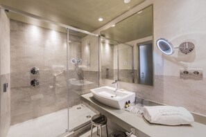 Eco-friendly toiletries, hair dryer, towels - Catalonia Granada Hotel (Granada)