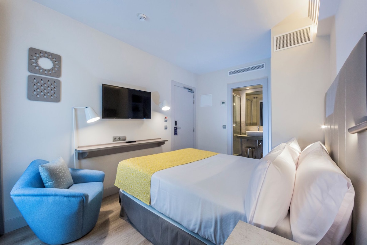 Minibar, in-room safe, desk, blackout drapes