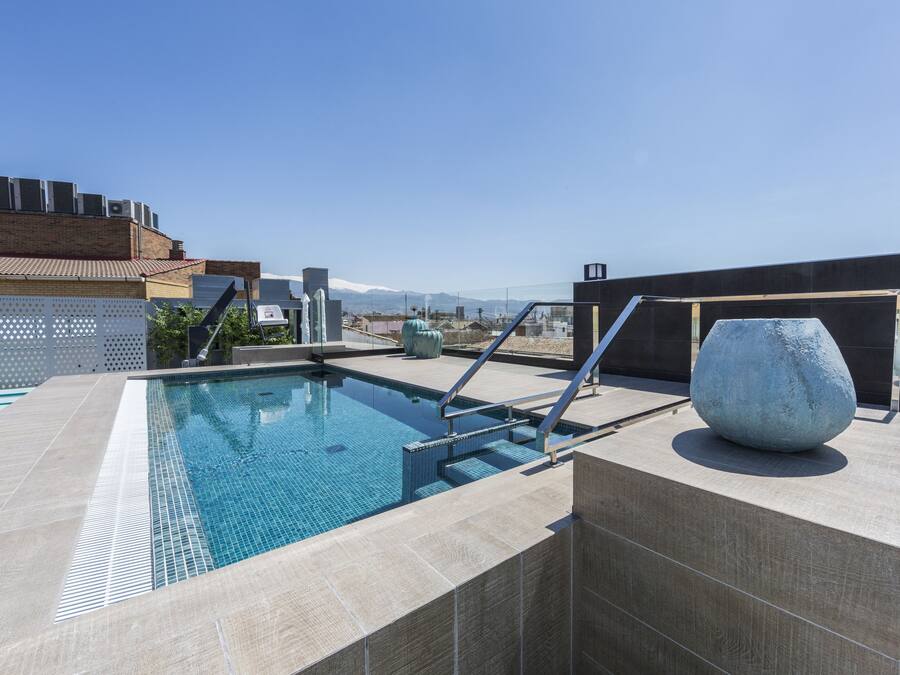 Een seizoensgebonden buitenzwembad